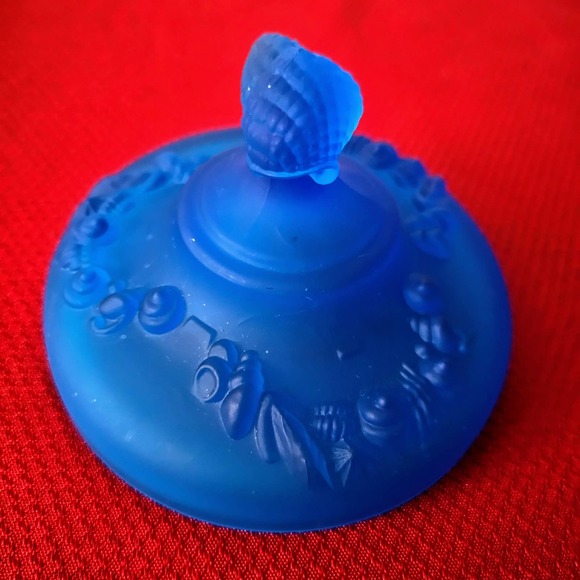 Westmoreland Blue Satin Glass Argonaut Shell Candy Dish - Picture 7 of 10